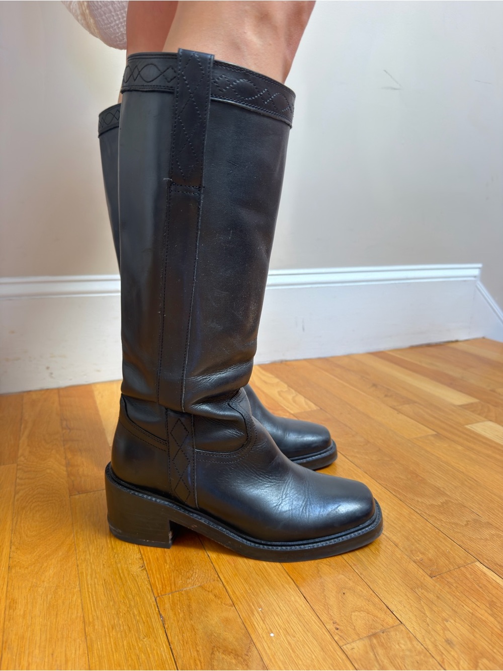 Frye Kate Pull On Boot - Picture 4 of 6